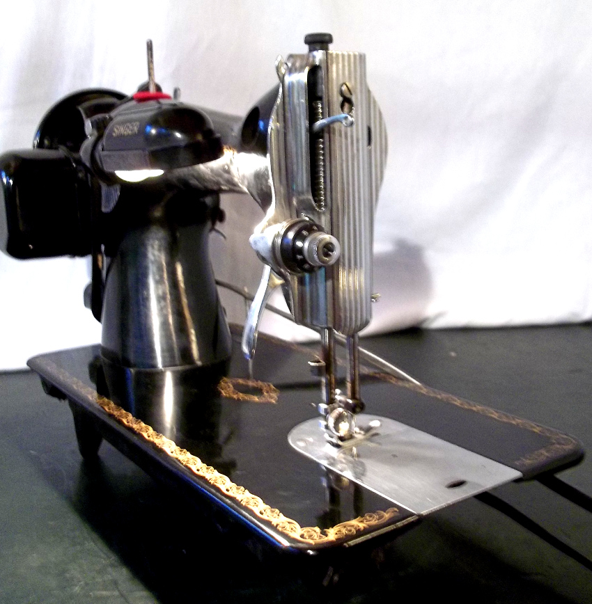 Vintage Singer 15-91 Sewing Machine